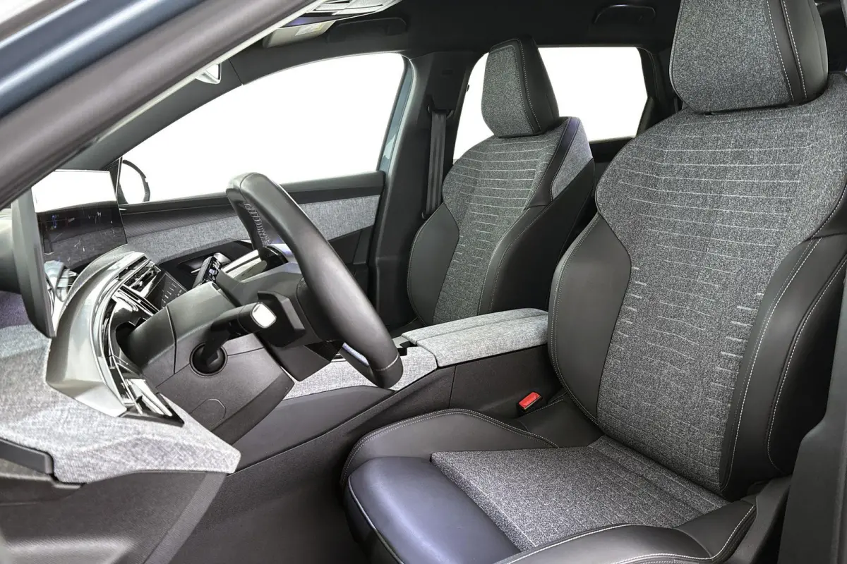 1.6 Plug-in Hybrid 195 Allure 7p Stoelverwarming 360 Camera Keyless 19"