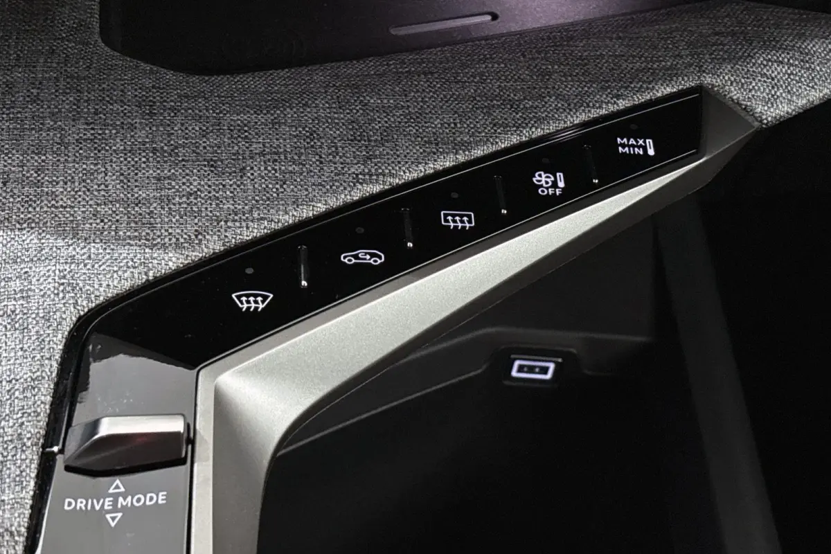1.6 Plug-in Hybrid 195 Allure 7p Stoelverwarming 360 Camera Keyless 19"