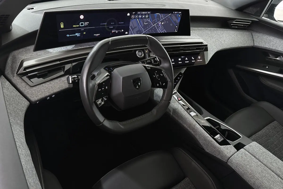 1.6 Plug-in Hybrid 195 Allure 7p Stoelverwarming 360 Camera Keyless 19"