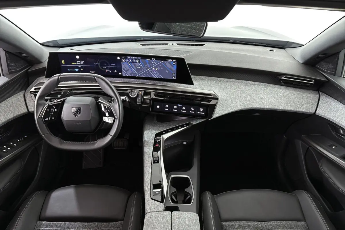 1.6 Plug-in Hybrid 195 Allure 7p Stoelverwarming 360 Camera Keyless 19"