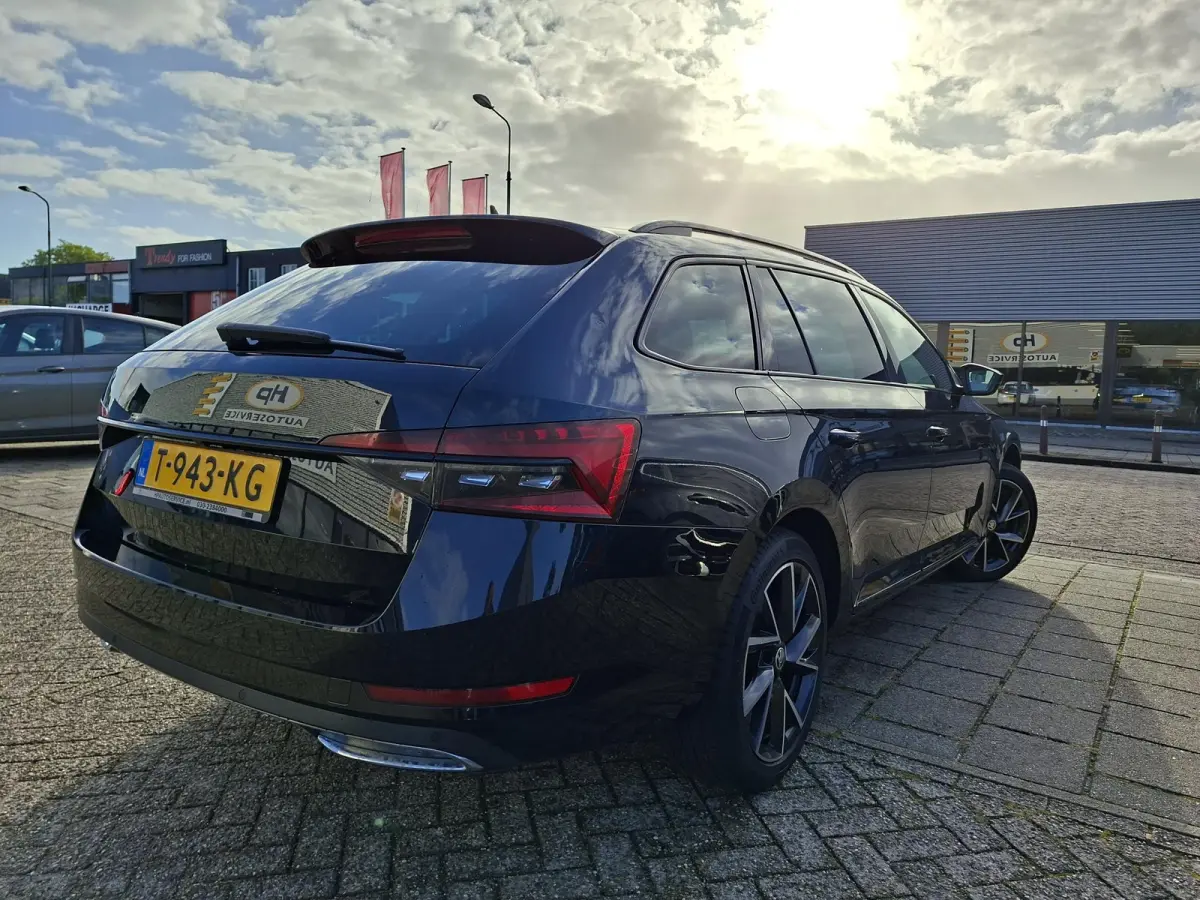 1.5 TSI ACT Sportline Business Carplay Sportstoelen Cruise controle Camera achter