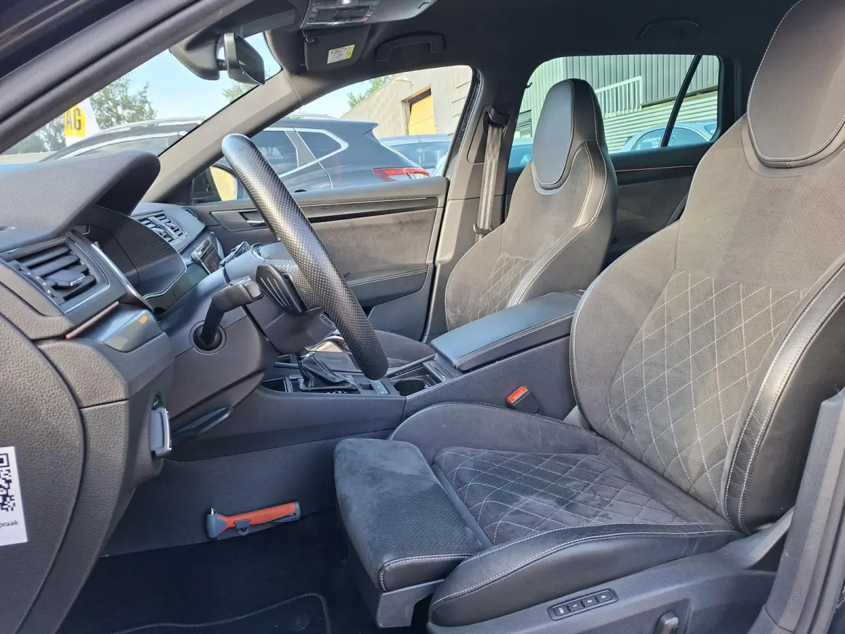 1.5 TSI ACT Sportline Business Carplay Sportstoelen Cruise controle Camera achter