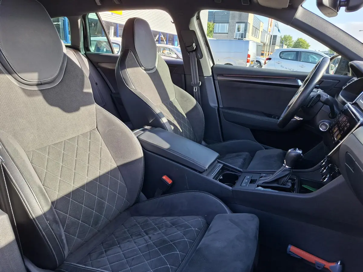 1.5 TSI ACT Sportline Business Carplay Sportstoelen Cruise controle Camera achter