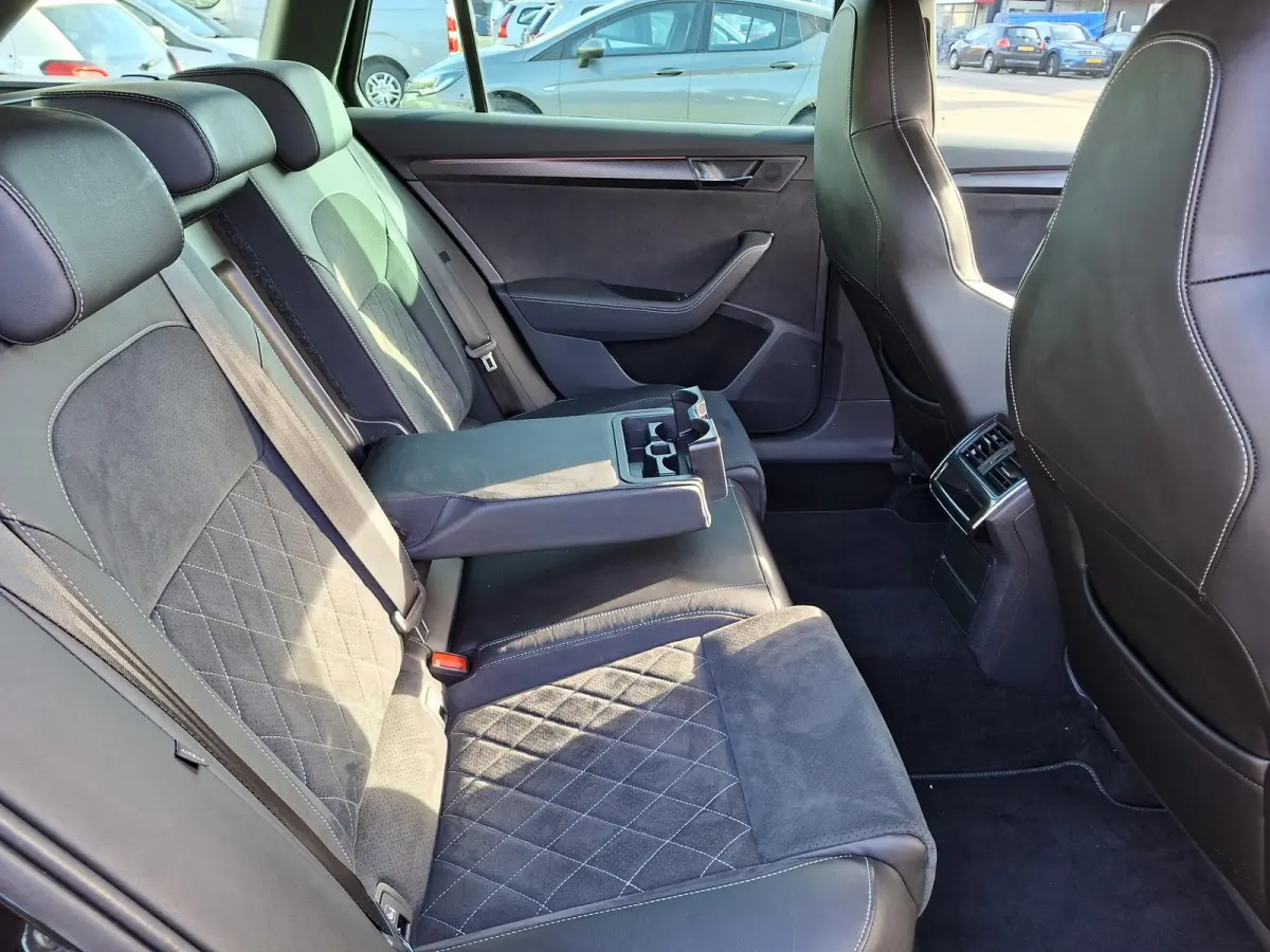 1.5 TSI ACT Sportline Business Carplay Sportstoelen Cruise controle Camera achter