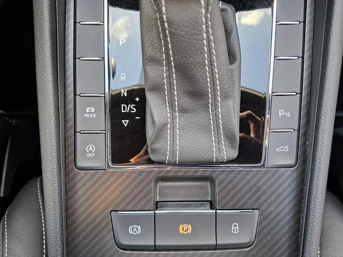 1.5 TSI ACT Sportline Business Carplay Sportstoelen Cruise controle Camera achter
