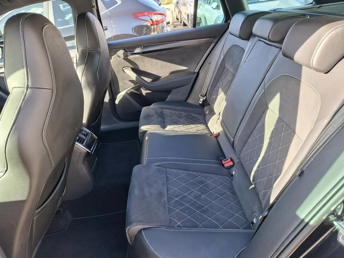 1.5 TSI ACT Sportline Business Carplay Sportstoelen Cruise controle Camera achter