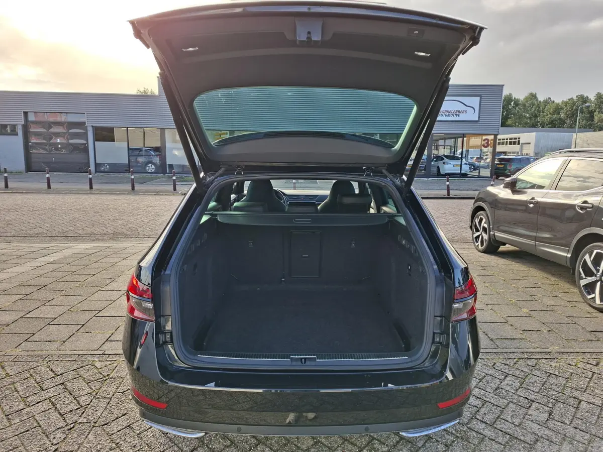 1.5 TSI ACT Sportline Business Carplay Sportstoelen Cruise controle Camera achter
