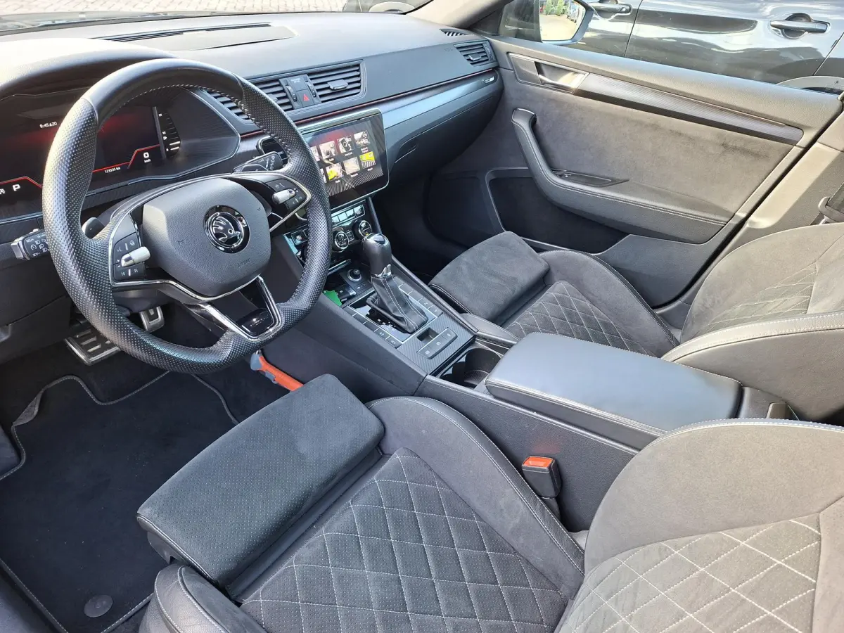 1.5 TSI ACT Sportline Business Carplay Sportstoelen Cruise controle Camera achter