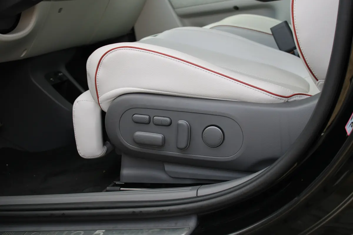 Lounge 58 kWh | Cruise control adaptief met Stop&Go en stuurhulp | Dodehoekdetectie met correctie | Vehicle-to-load