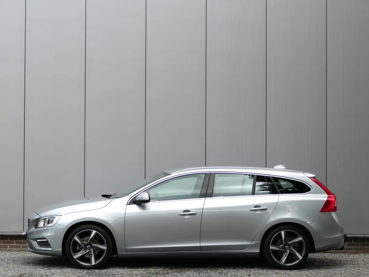 2.0 T3 R-Design Trekhaak / Xenon / Standkachel