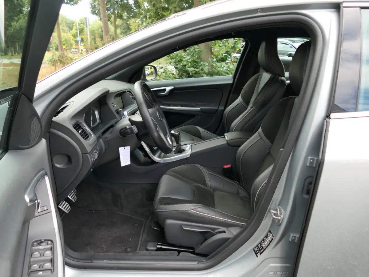 2.0 T3 R-Design Trekhaak / Xenon / Standkachel