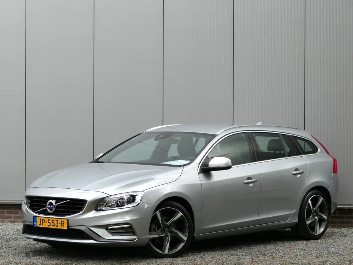 2.0 T3 R-Design Trekhaak / Xenon / Standkachel
