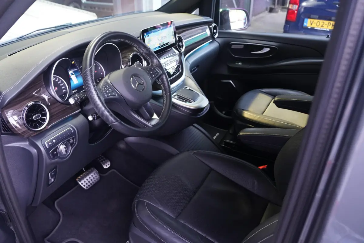 V-klasse 300d L3 AMG Line Airmatic, Burmester Sound, NAP, Distronic, Leder Zwart, LED Koplampen, 19" LMV, Trekhaak 2.500 kg, 5-Zits