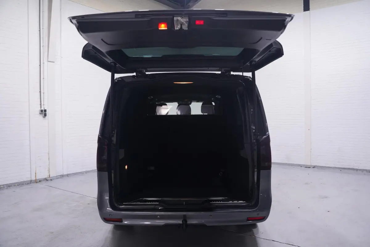V-klasse 300d L3 AMG Line Airmatic, Burmester Sound, NAP, Distronic, Leder Zwart, LED Koplampen, 19" LMV, Trekhaak 2.500 kg, 5-Zits
