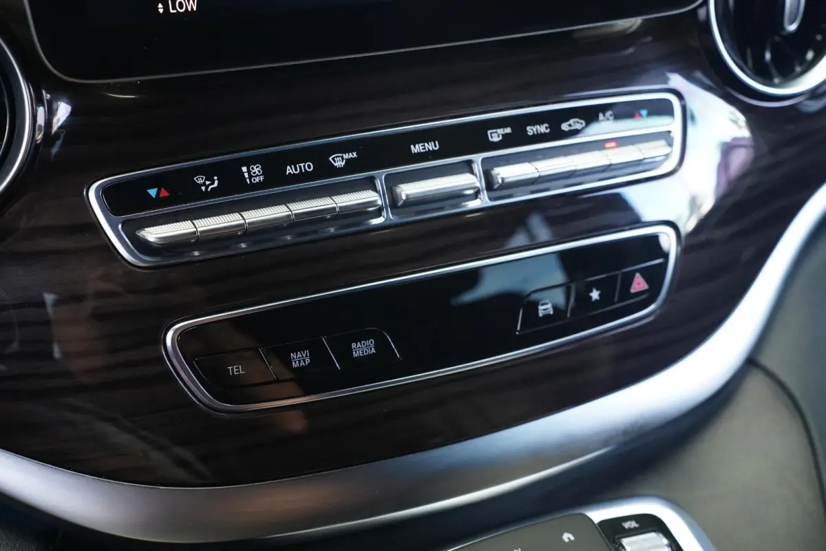 V-klasse 300d L3 AMG Line Airmatic, Burmester Sound, NAP, Distronic, Leder Zwart, LED Koplampen, 19" LMV, Trekhaak 2.500 kg, 5-Zits