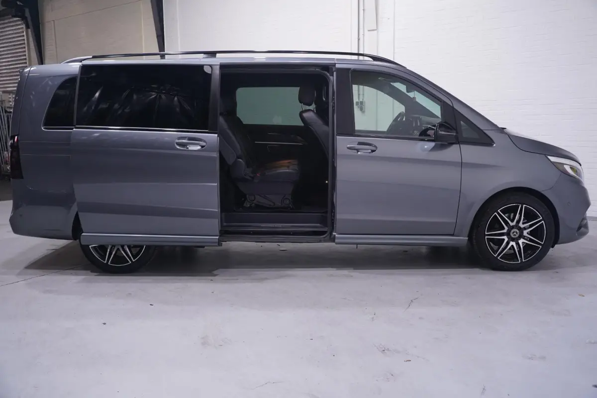 V-klasse 300d L3 AMG Line Airmatic, Burmester Sound, NAP, Distronic, Leder Zwart, LED Koplampen, 19" LMV, Trekhaak 2.500 kg, 5-Zits