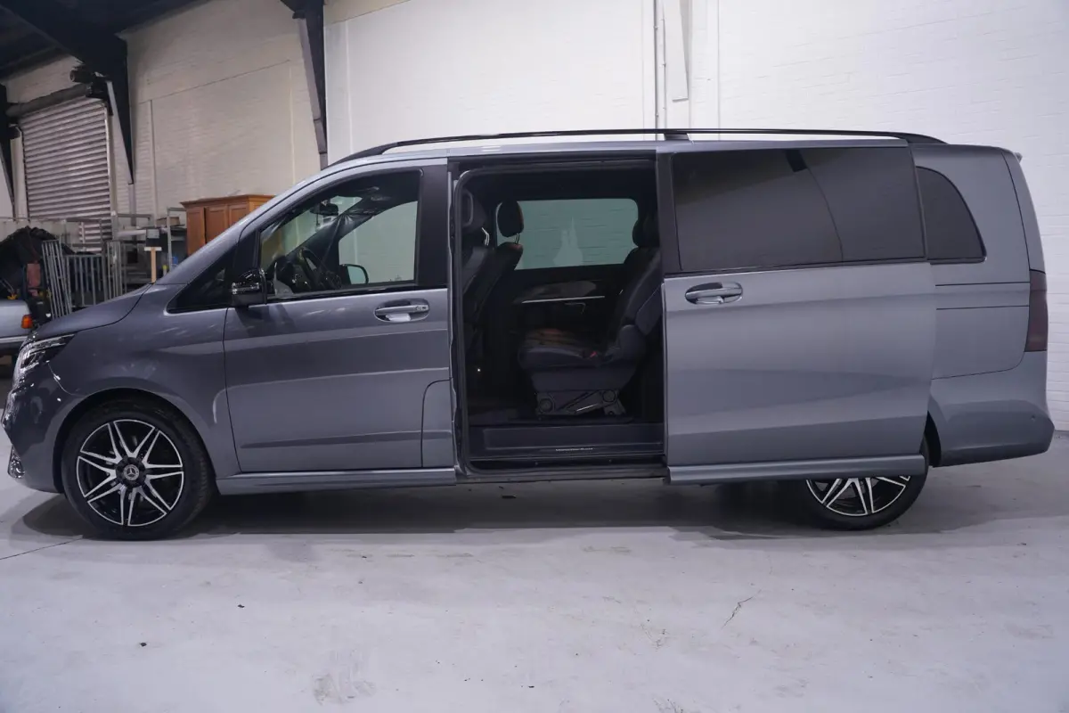 V-klasse 300d L3 AMG Line Airmatic, Burmester Sound, NAP, Distronic, Leder Zwart, LED Koplampen, 19" LMV, Trekhaak 2.500 kg, 5-Zits