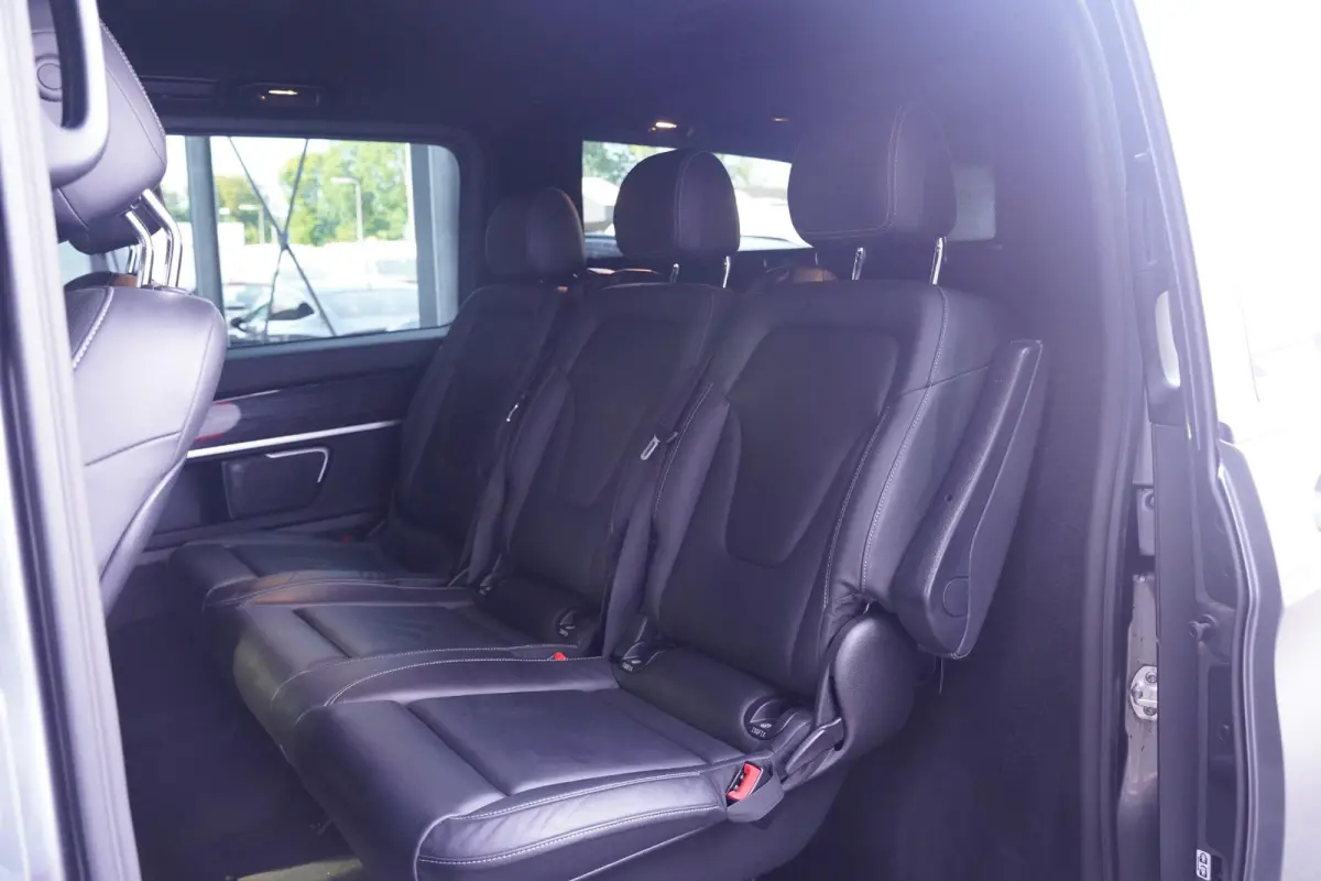 V-klasse 300d L3 AMG Line Airmatic, Burmester Sound, NAP, Distronic, Leder Zwart, LED Koplampen, 19" LMV, Trekhaak 2.500 kg, 5-Zits