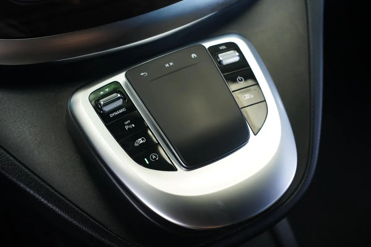 V-klasse 300d L3 AMG Line Airmatic, Burmester Sound, NAP, Distronic, Leder Zwart, LED Koplampen, 19" LMV, Trekhaak 2.500 kg, 5-Zits