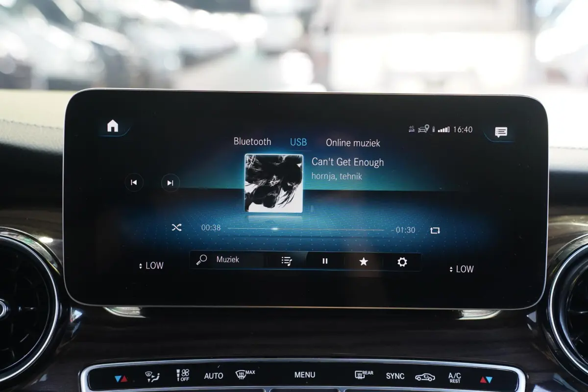 V-klasse 300d L3 AMG Line Airmatic, Burmester Sound, NAP, Distronic, Leder Zwart, LED Koplampen, 19" LMV, Trekhaak 2.500 kg, 5-Zits