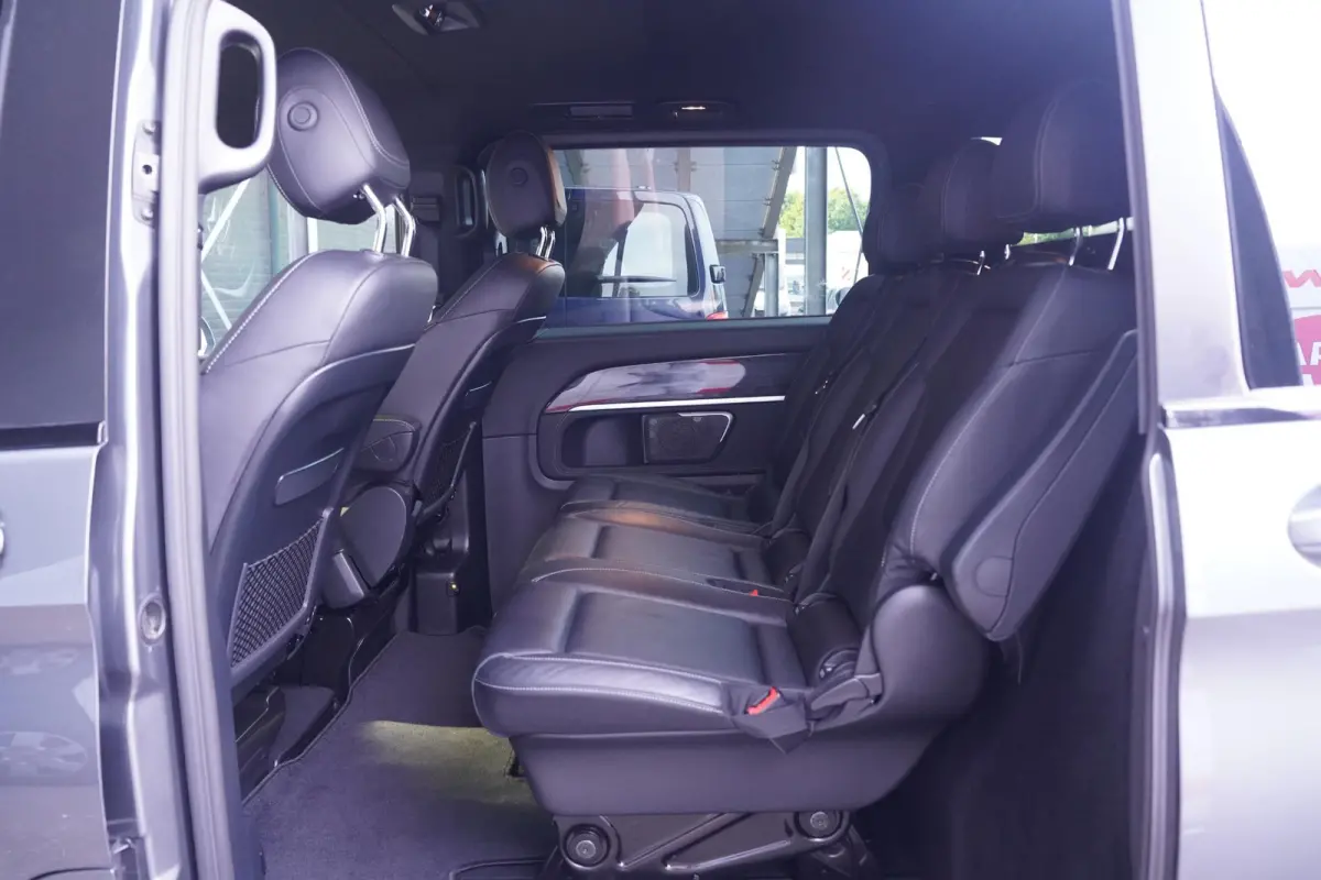 V-klasse 300d L3 AMG Line Airmatic, Burmester Sound, NAP, Distronic, Leder Zwart, LED Koplampen, 19" LMV, Trekhaak 2.500 kg, 5-Zits