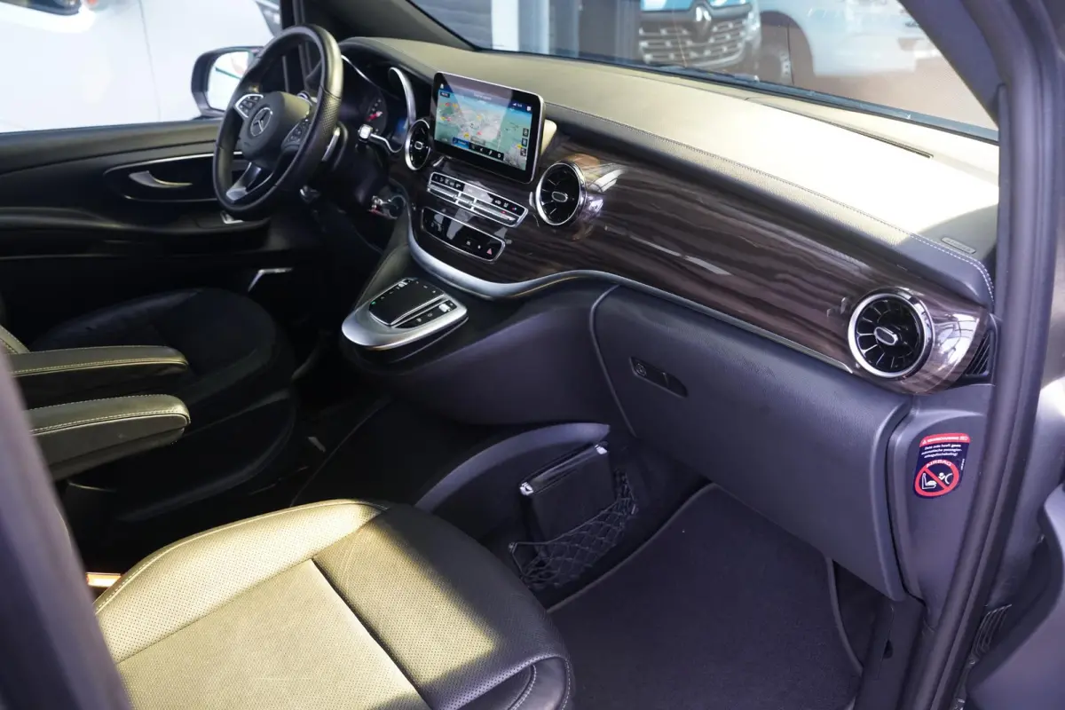 V-klasse 300d L3 AMG Line Airmatic, Burmester Sound, NAP, Distronic, Leder Zwart, LED Koplampen, 19" LMV, Trekhaak 2.500 kg, 5-Zits