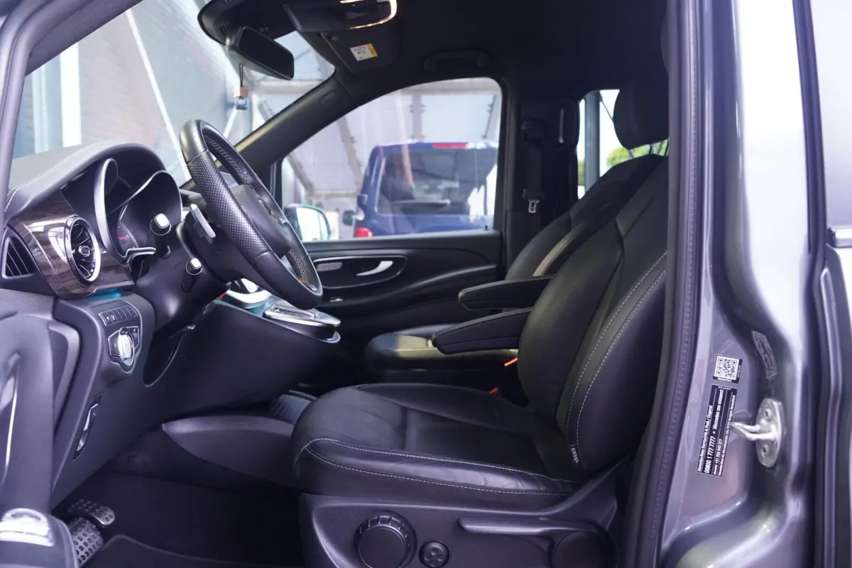 V-klasse 300d L3 AMG Line Airmatic, Burmester Sound, NAP, Distronic, Leder Zwart, LED Koplampen, 19" LMV, Trekhaak 2.500 kg, 5-Zits