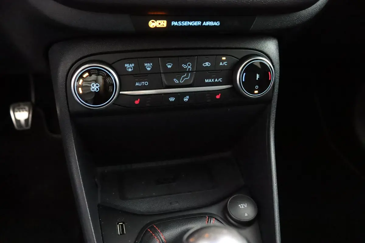 1.0 EcoBoost ST-Line X | Panoramadak | Winterpack | Camera | B&O | LED | Adaptive Cruise | BLIS | DAB | Keyless
