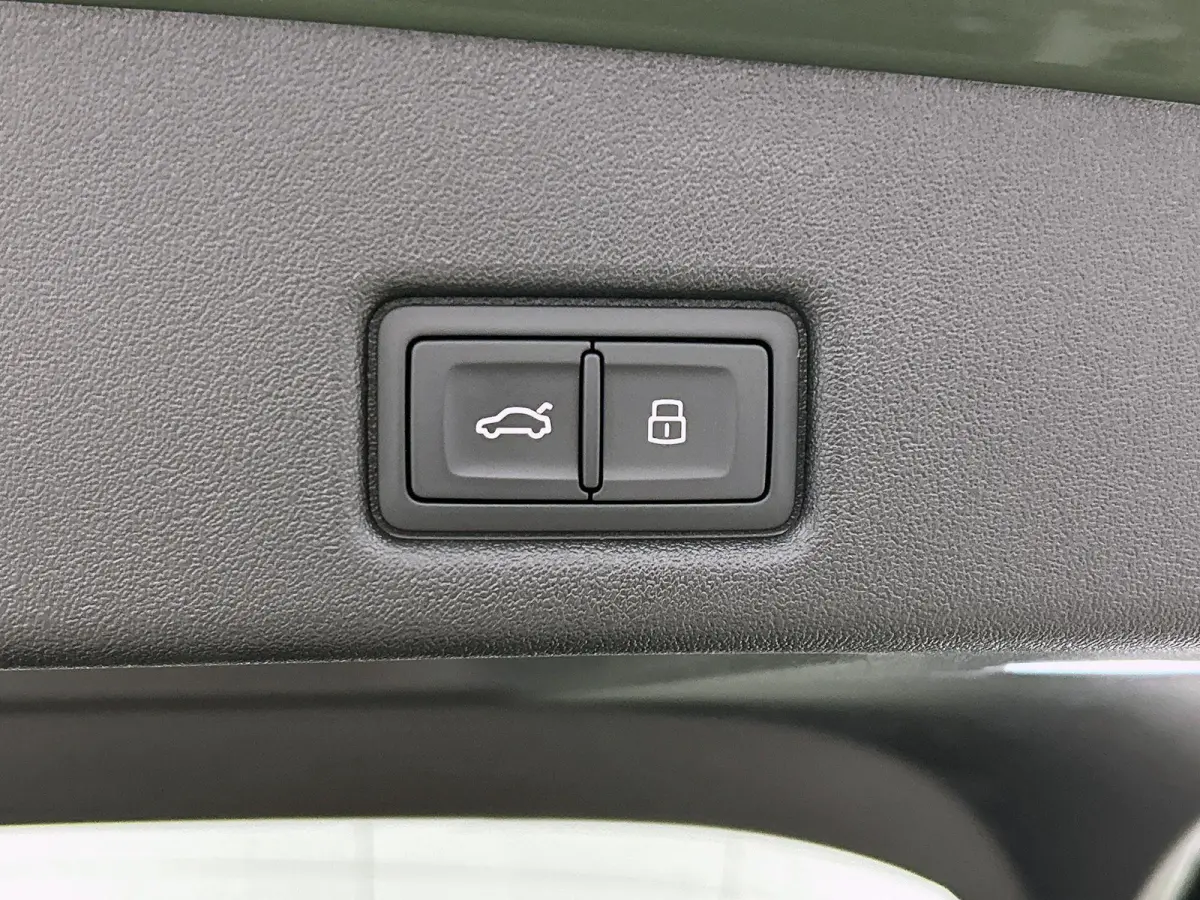 2.0 TFSI e-hybrid quattro S edition Panorama-glasdak | Trekhaak | MMI bijrijdersdisplay | Tech Pro | 20" LM Velgen | Optiekpakket zwart | Navigatie