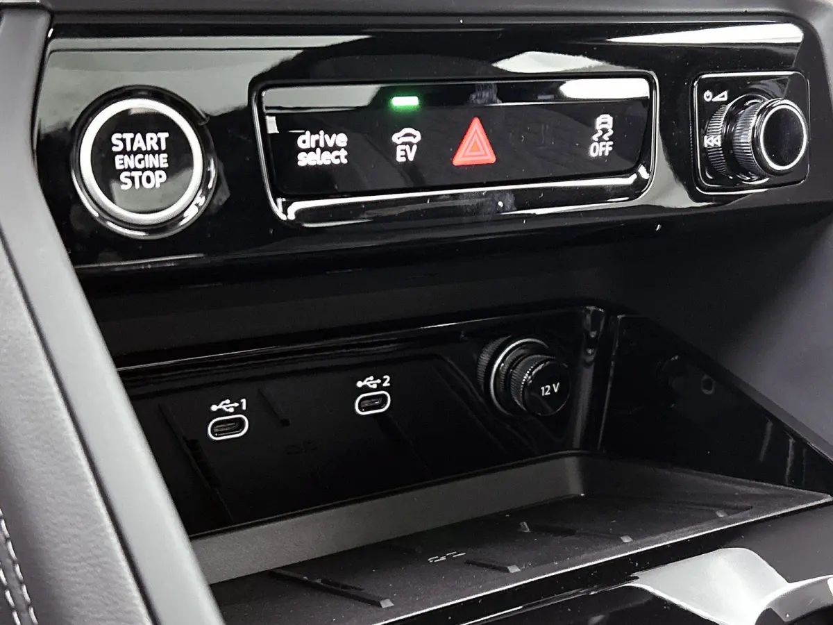 2.0 TFSI e-hybrid quattro S edition Panorama-glasdak | Trekhaak | MMI bijrijdersdisplay | Tech Pro | 20" LM Velgen | Optiekpakket zwart | Navigatie