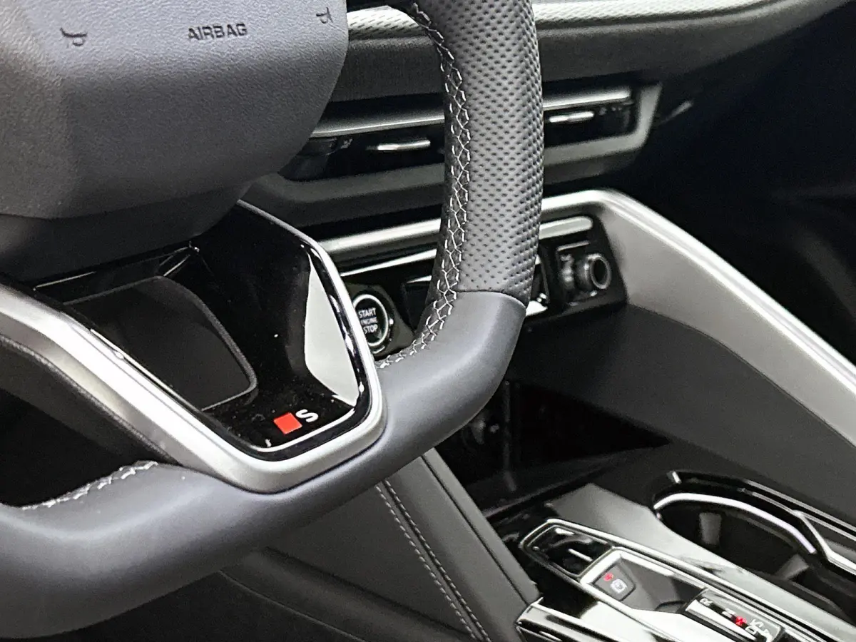 2.0 TFSI e-hybrid quattro S edition Panorama-glasdak | Trekhaak | MMI bijrijdersdisplay | Tech Pro | 20" LM Velgen | Optiekpakket zwart | Navigatie