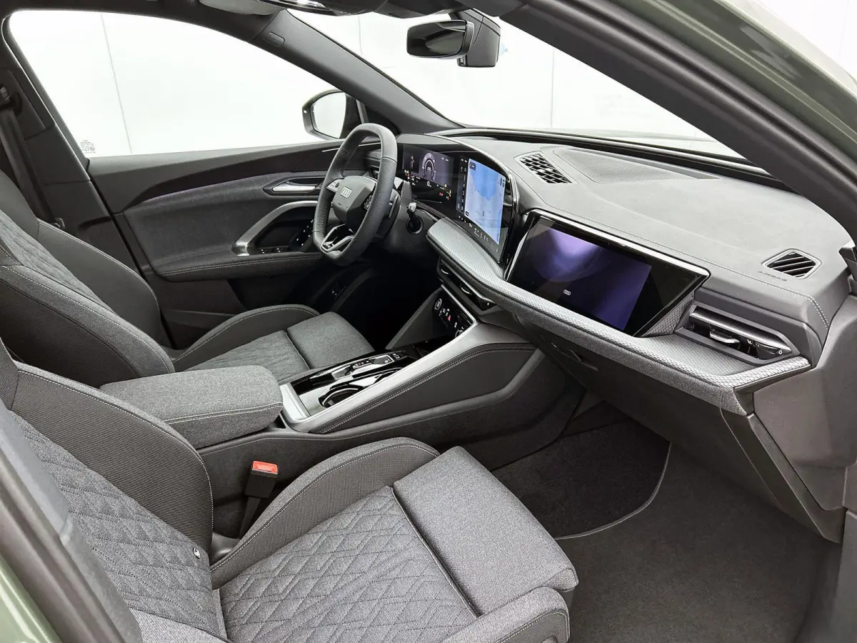 2.0 TFSI e-hybrid quattro S edition Panorama-glasdak | Trekhaak | MMI bijrijdersdisplay | Tech Pro | 20" LM Velgen | Optiekpakket zwart | Navigatie