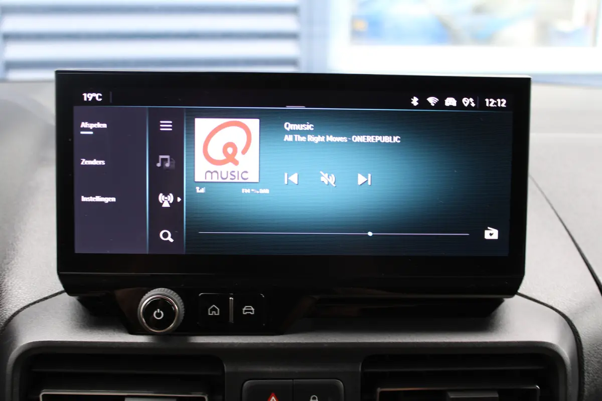 1.5 BlueHDi 130 PK |  10'' HD Radio NAV & DAB+ incl. Apple Carplay/Android Auto |  Elektrisch inklapbare verwarmde buitenspiegels |  Keyless entry