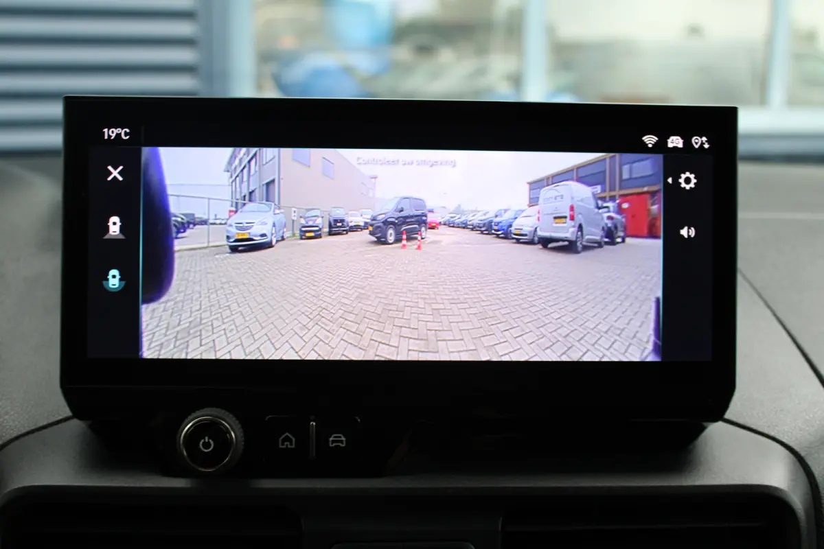 1.5 BlueHDi 130 PK |  10'' HD Radio NAV & DAB+ incl. Apple Carplay/Android Auto |  Elektrisch inklapbare verwarmde buitenspiegels |  Keyless entry