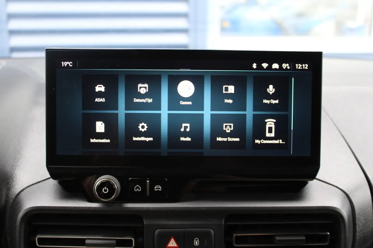 1.5 BlueHDi 130 PK |  10'' HD Radio NAV & DAB+ incl. Apple Carplay/Android Auto |  Elektrisch inklapbare verwarmde buitenspiegels |  Keyless entry
