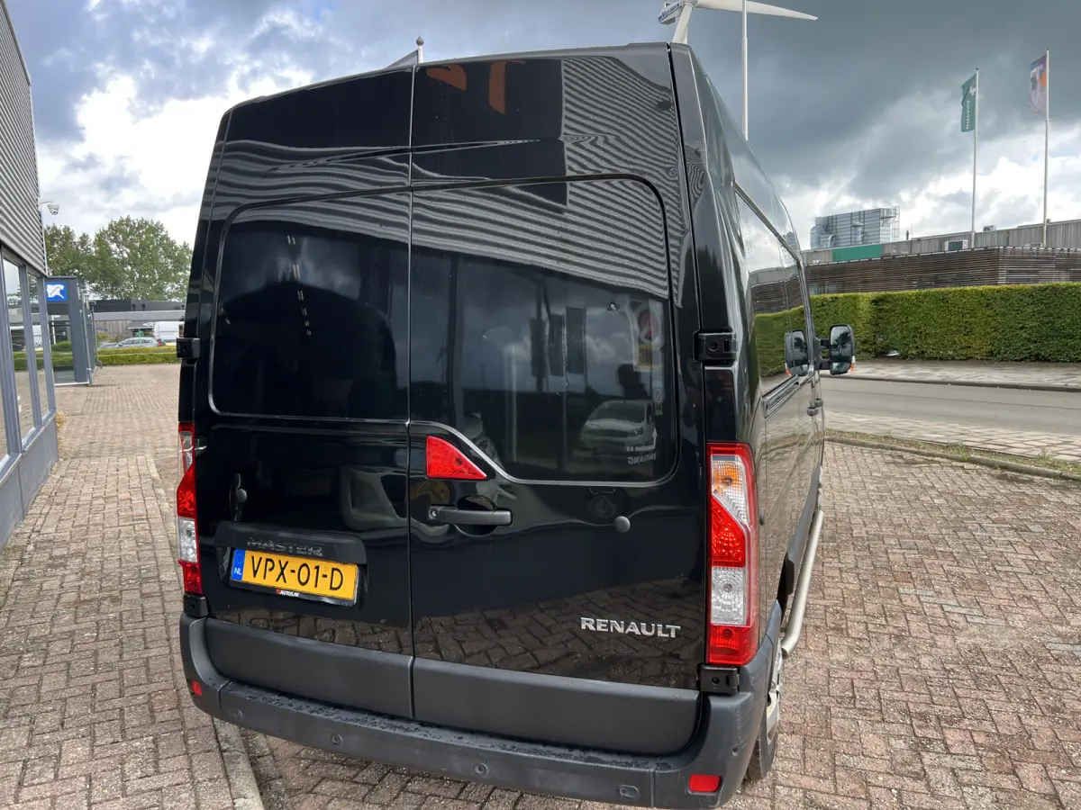 T35 2.3 dCi 150 L2H2 Automaat Work Ed.