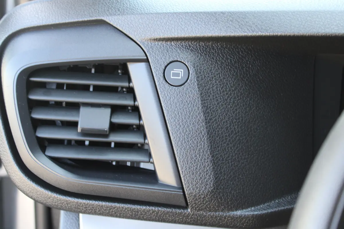 2.0 Diesel 145 L2 | 10" digitaal kleuren instrumentenpaneel | Airco | Betonplex laadvloer