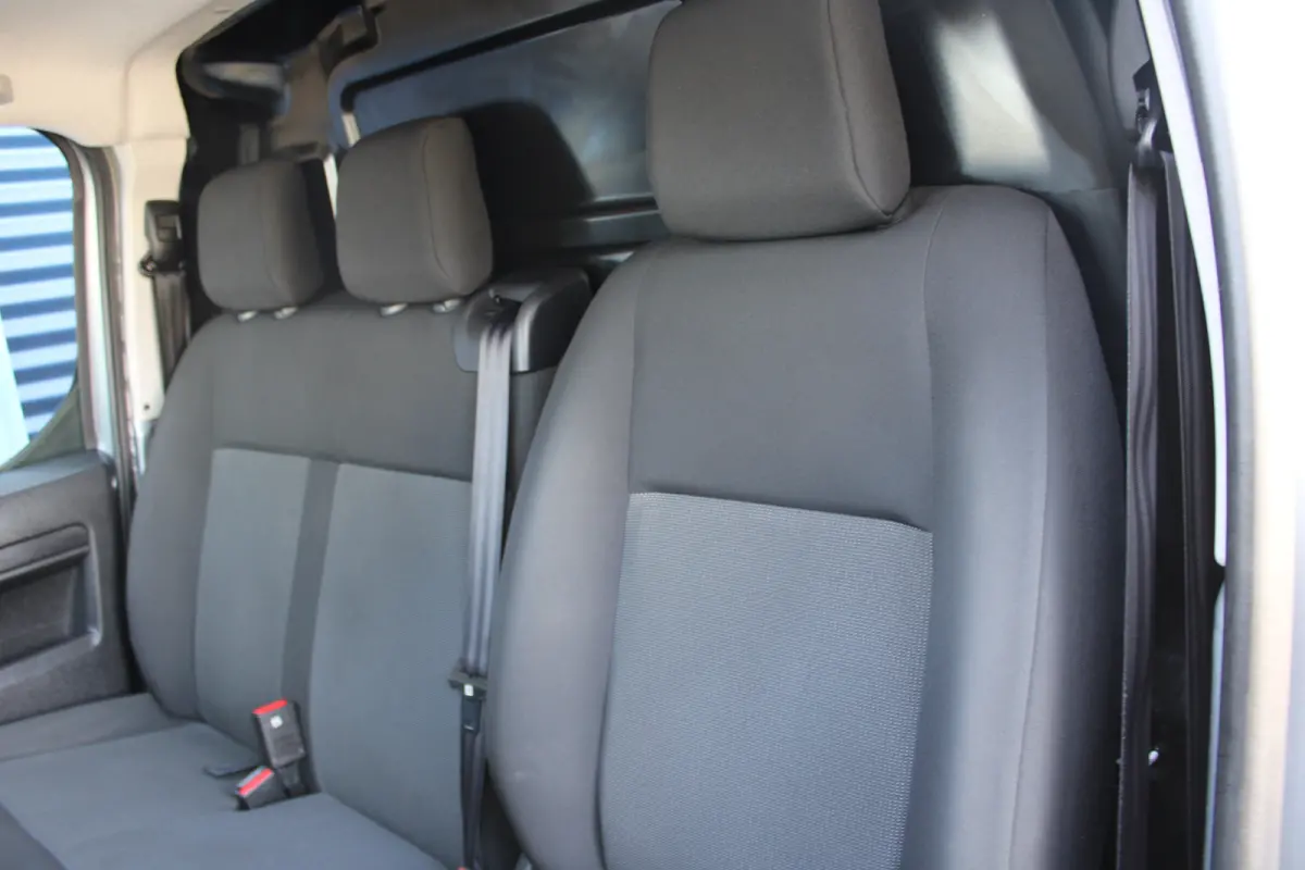 2.0 Diesel 145 L2 | 10" digitaal kleuren instrumentenpaneel | Airco | Betonplex laadvloer