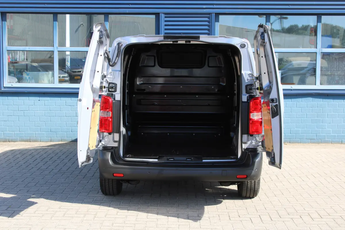 2.0 Diesel 145 L2 | 10" digitaal kleuren instrumentenpaneel | Airco | Betonplex laadvloer