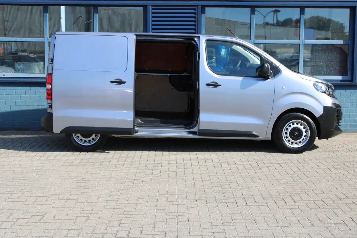 2.0 Diesel 145 L2 | 10" digitaal kleuren instrumentenpaneel | Airco | Betonplex laadvloer