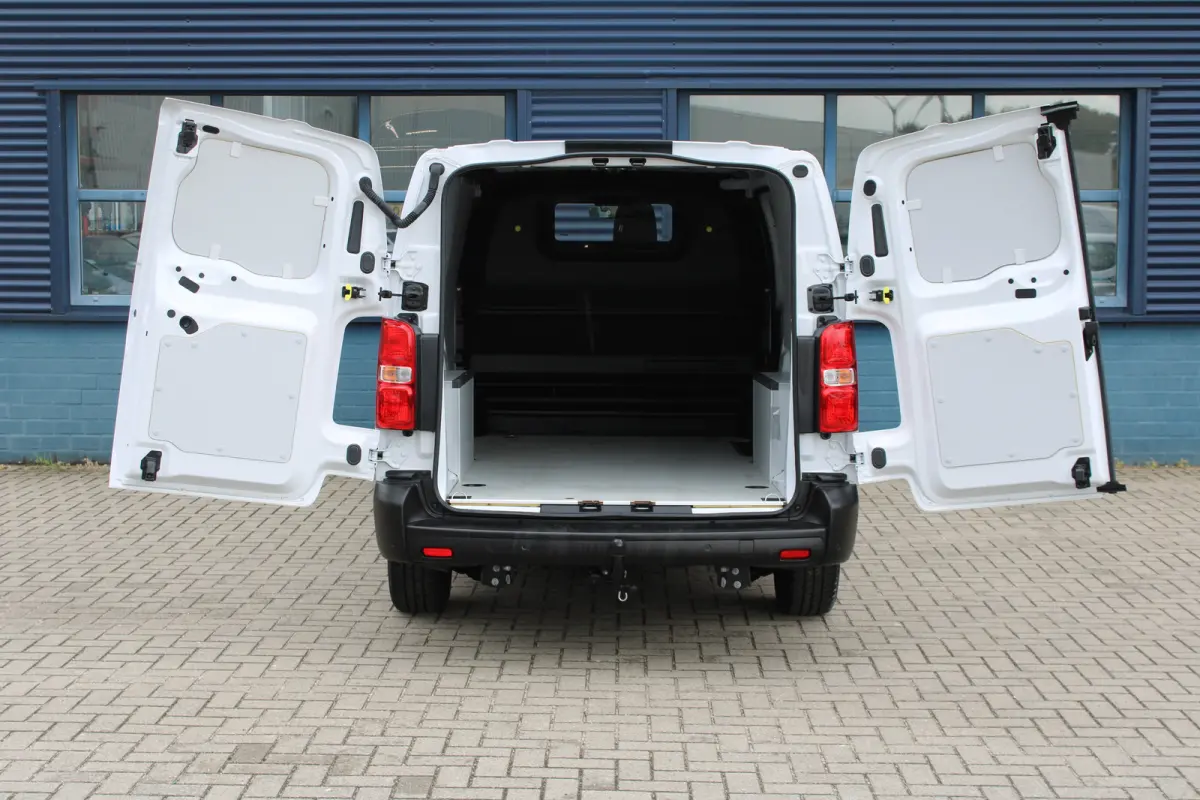 L3 2.0 145 PK |  DSV: digitale binnenspiegel met lateral side view |  Visiopark 180 achteruitrijcamera | 10" Multimedia 3D-kleuren touchscreen