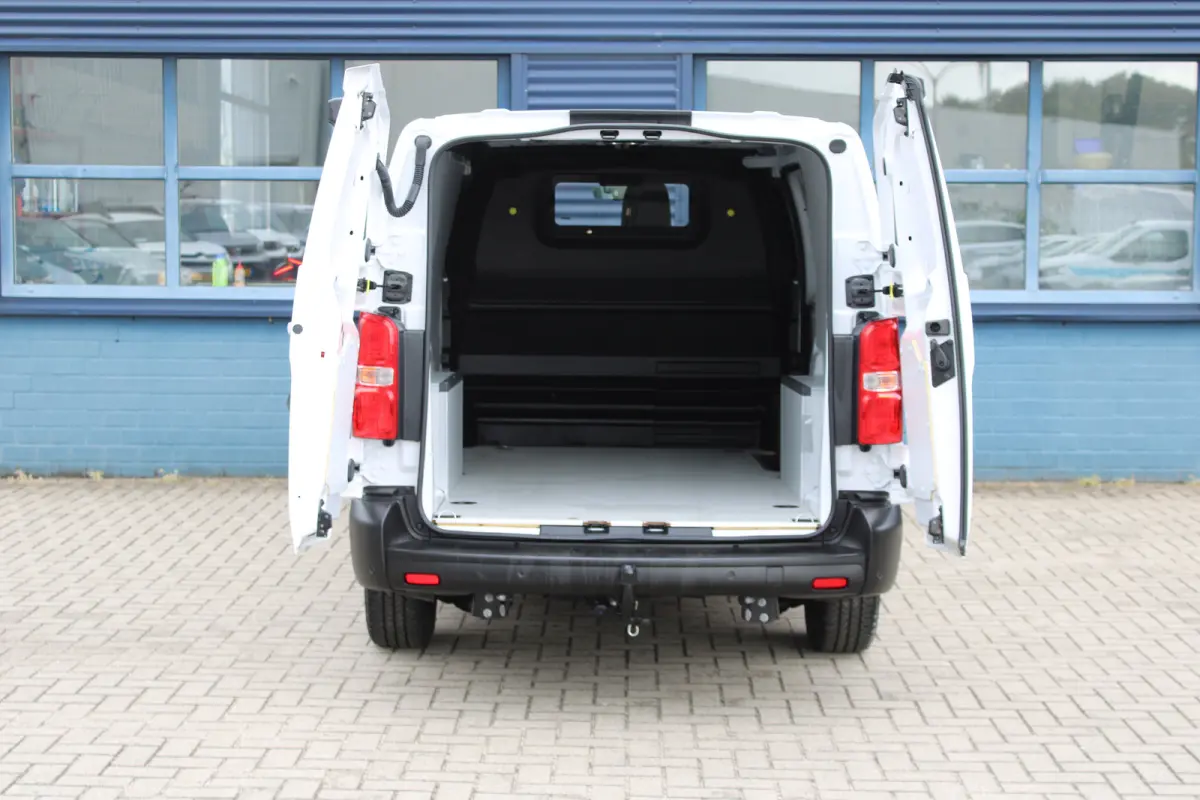 L3 2.0 145 PK |  DSV: digitale binnenspiegel met lateral side view |  Visiopark 180 achteruitrijcamera | 10" Multimedia 3D-kleuren touchscreen