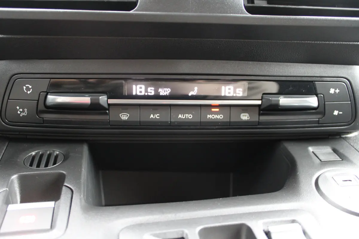 50kWh 136 PK |  Automatische A/C |  Comfort bestuurdersstoel |  Pakket Visibility, Licht en regen sensoren