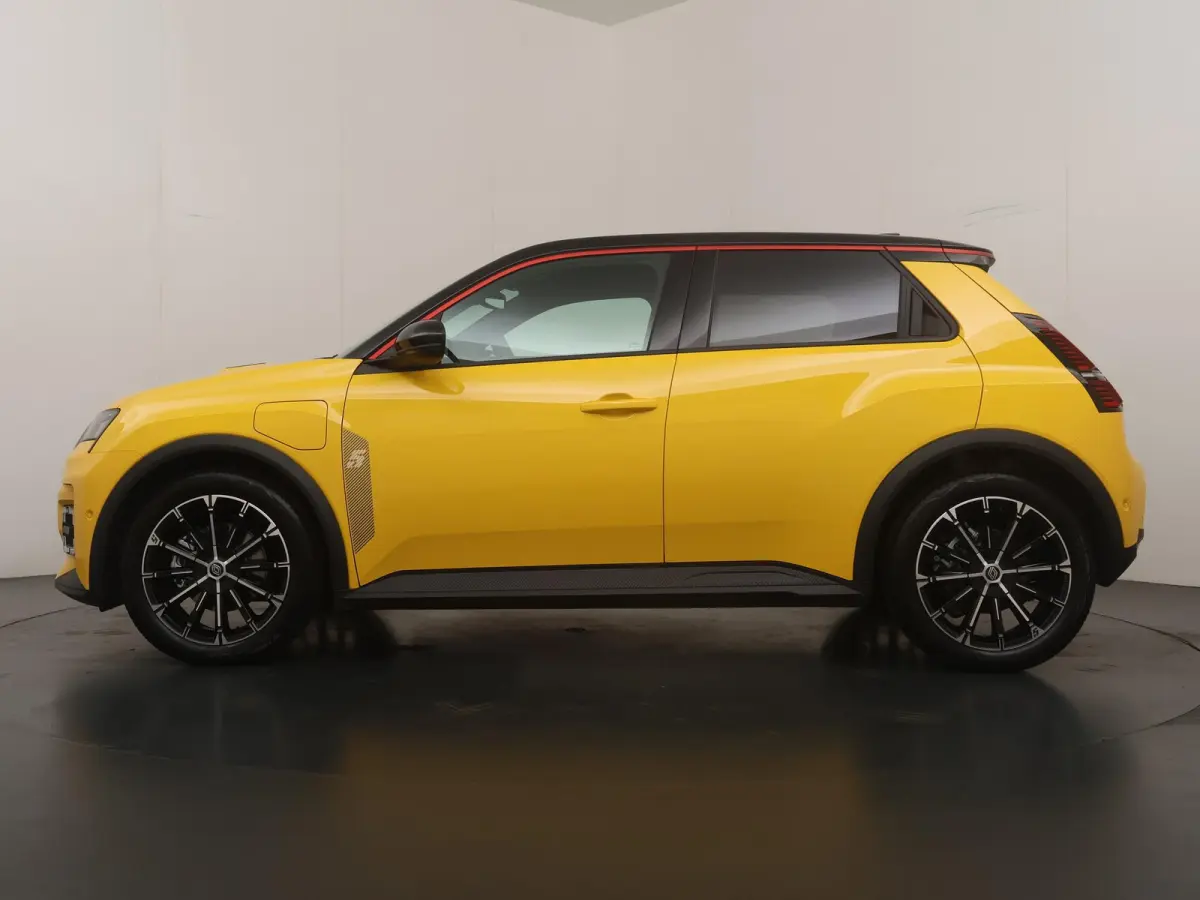 techno 150 pk comfort range | Private Lease vanaf €534! | pack advanced driving assist | pack winter | lichtmetalen wielen 18'' diamantées noir 'chrono' rouge |