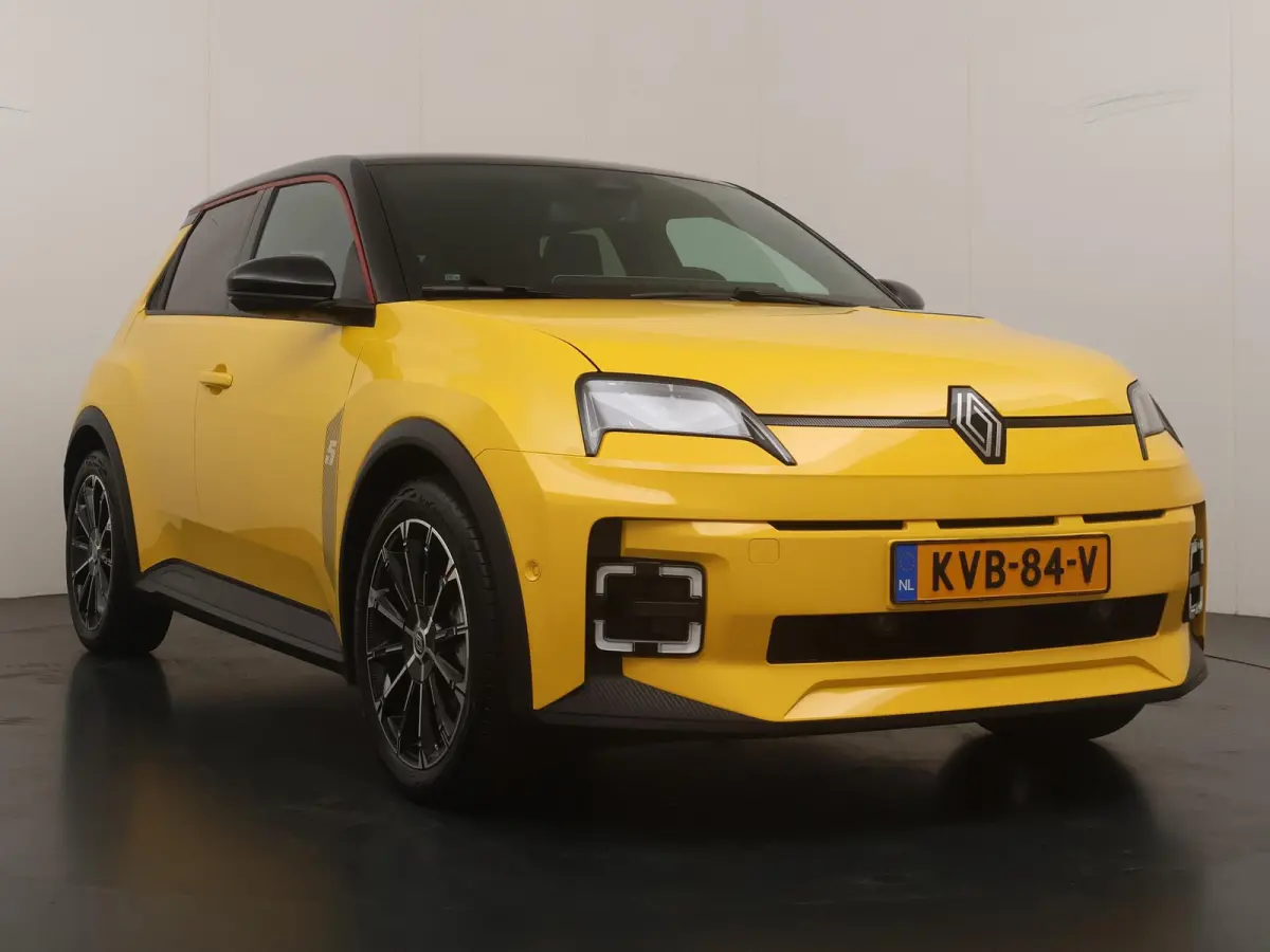techno 150 pk comfort range | Private Lease vanaf €534! | pack advanced driving assist | pack winter | lichtmetalen wielen 18'' diamantées noir 'chrono' rouge |