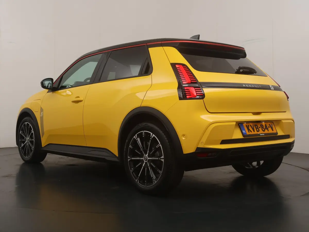 techno 150 pk comfort range | Private Lease vanaf €534! | pack advanced driving assist | pack winter | lichtmetalen wielen 18'' diamantées noir 'chrono' rouge |