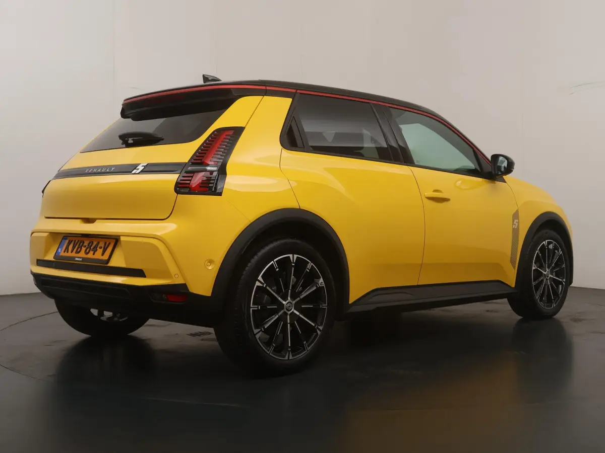 techno 150 pk comfort range | Private Lease vanaf €534! | pack advanced driving assist | pack winter | lichtmetalen wielen 18'' diamantées noir 'chrono' rouge |