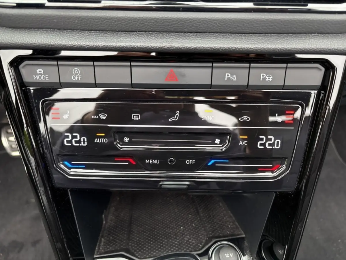 1.5 TSI DSG R-LINE BLACK OPTIK CARPLAY/ACC/STOELVERW/
