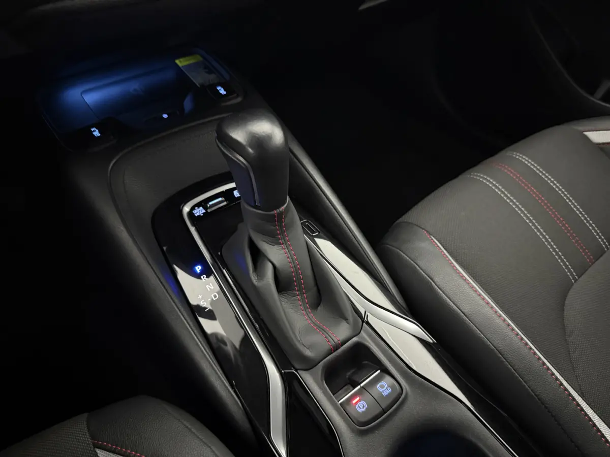 2.0 Hybrid GR-Sport Plus 184PK | Camera | HuD | JBL | Carplay | Cruise | Trekhaak