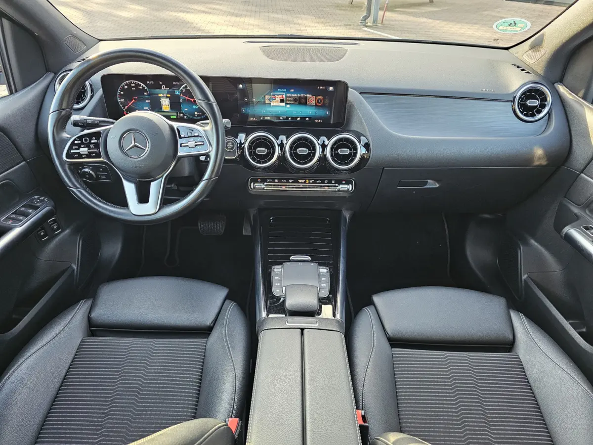 250 e Business Solution Luxury Limited PHEV | LED | Trekhaak | Stoelverwarming | Widescreen | Parkeerhulp | Camera | All-seasons |